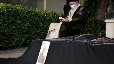 قامه نماز بر پیکر آیت‌الله حسن‌زاده آملی توسط رهبر انقلاب