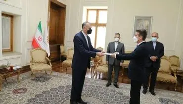 تسلیم استوارنامه سفیر جمهوری آذربایجان به وزیر امور خارجه کشورمان