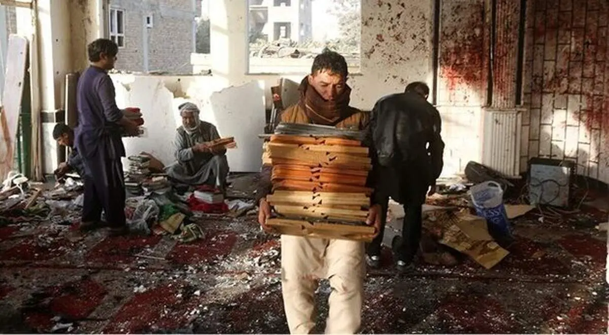 حمله انتحاری به محل نماز جمعه شیعیان در ولایت قندوز با ۱۰۰ کشته و ۲۰۰ زخمی + فیلم (هشدار تصاویر وحشتناک)