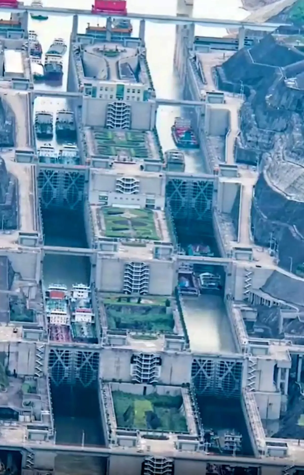 آسانسور دریایی برای حمل و نقل قایق و کشتی‌های کوچک + فیلم