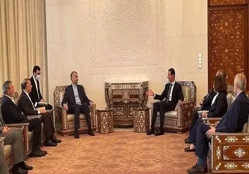 عرضه جوراب با عکس بشار اسد در دمشق/ تصاویر