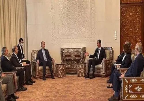 عرضه جوراب با عکس بشار اسد در دمشق/ تصاویر