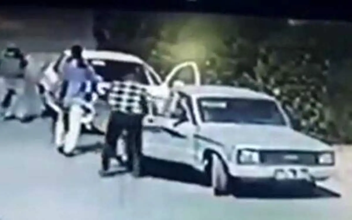 سرقت خودروی ۲۰۶ با اسلحه جنگی در اهواز + فیلم
