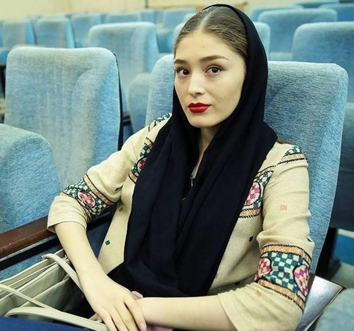 همسر آقانوید دیگر بر نمی گردد/ فرشته حسینی به برگشت فکر نمی کند