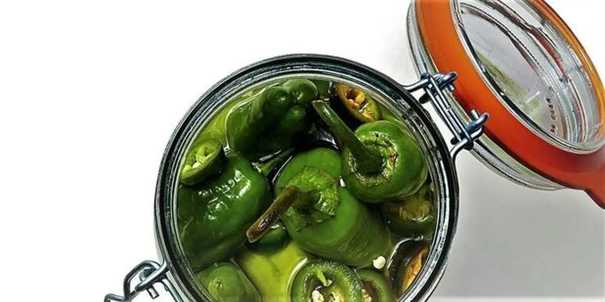 طرز تهیه ترشی فلفل؛ تند اما فوق‌العاده