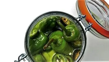 طرز تهیه ترشی فلفل؛ تند اما فوق‌العاده