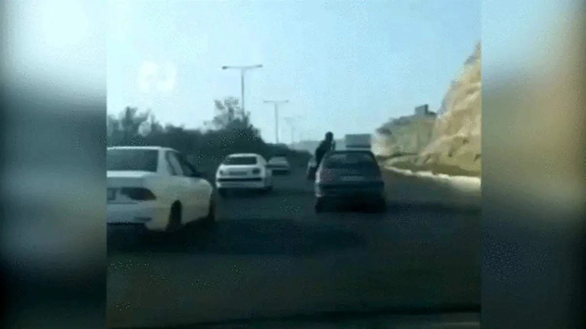 حرکت نمایشی خطرناک و باورنکردنی یک شهروند با پژو ۲۰۶ در تبریز + فیلم