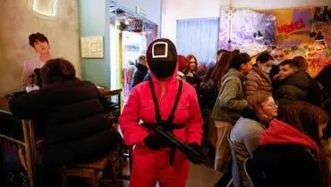دیدنی های روز؛ از فروش لباس های ماندلا تا نماینده کُشی در انگلیس