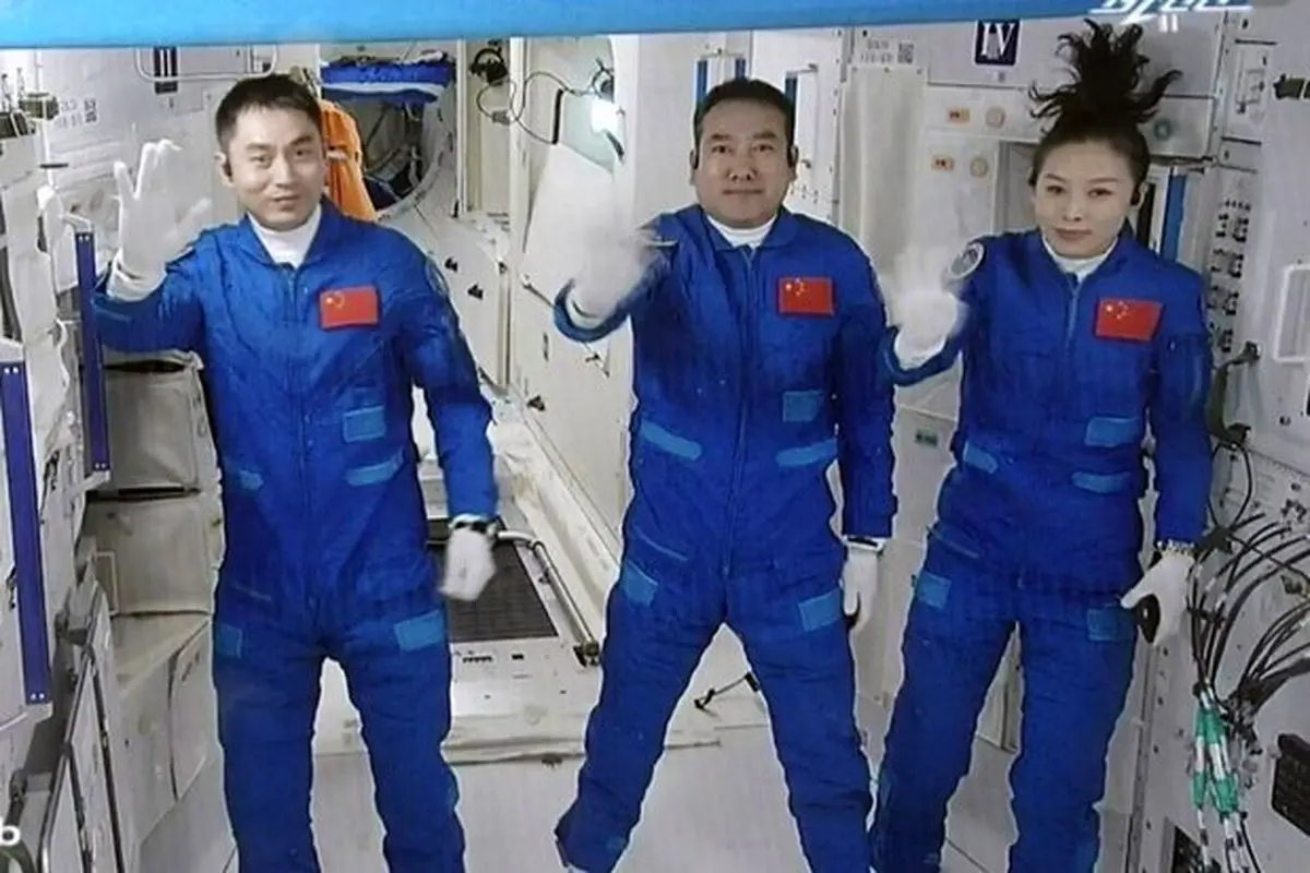 شنزو ۱۳ در ایستگاه فضایی چین پهلو گرفت + فیلم