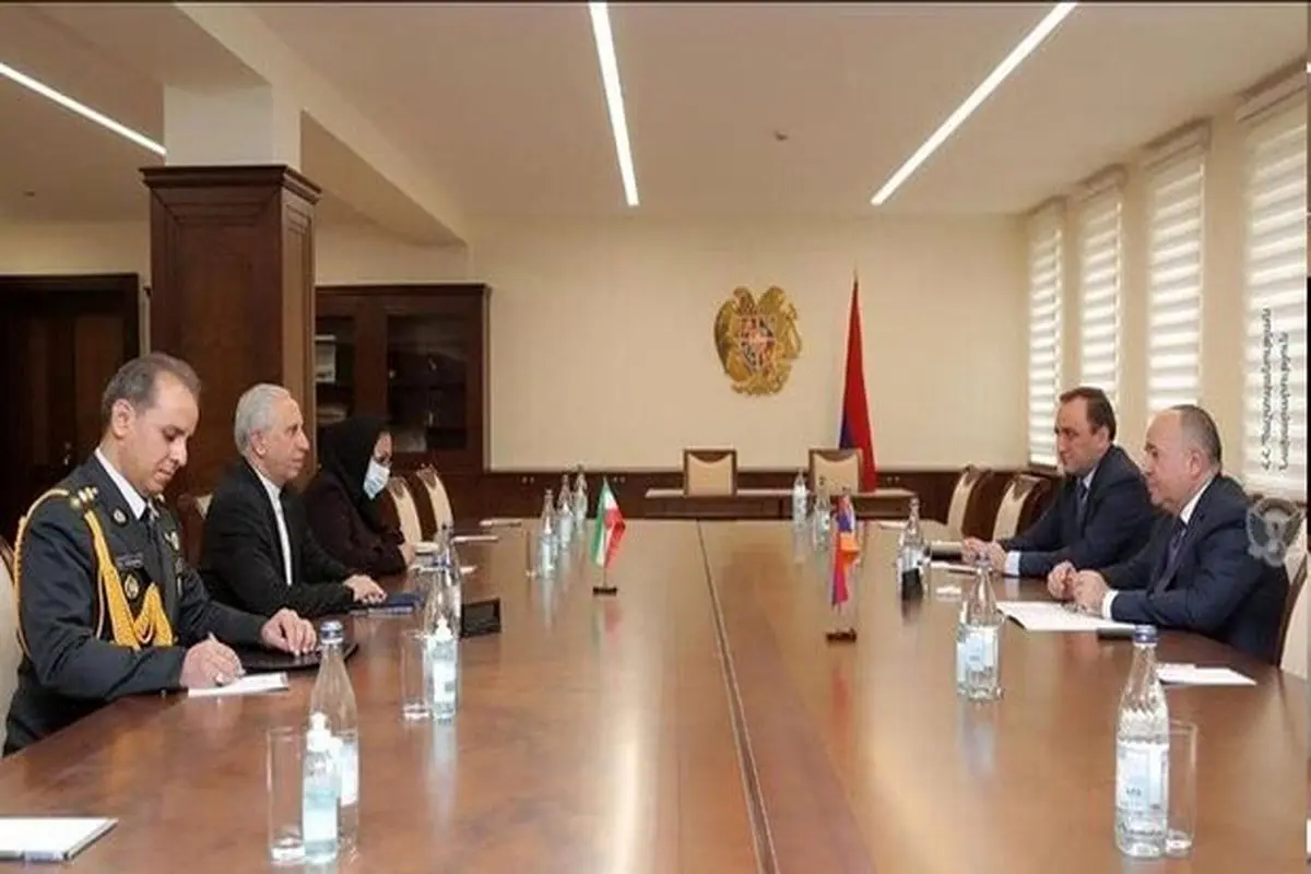 دیدار وزیر دفاع ارمنستان با سفیر ایران در ایروان