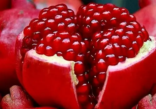 کدام میوه پوست شما را سرشار از ویتامین C می‌کند؟

