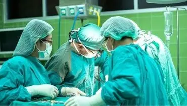 جداکردن تومور ۸ کیلوگرمی از صورت بیمار