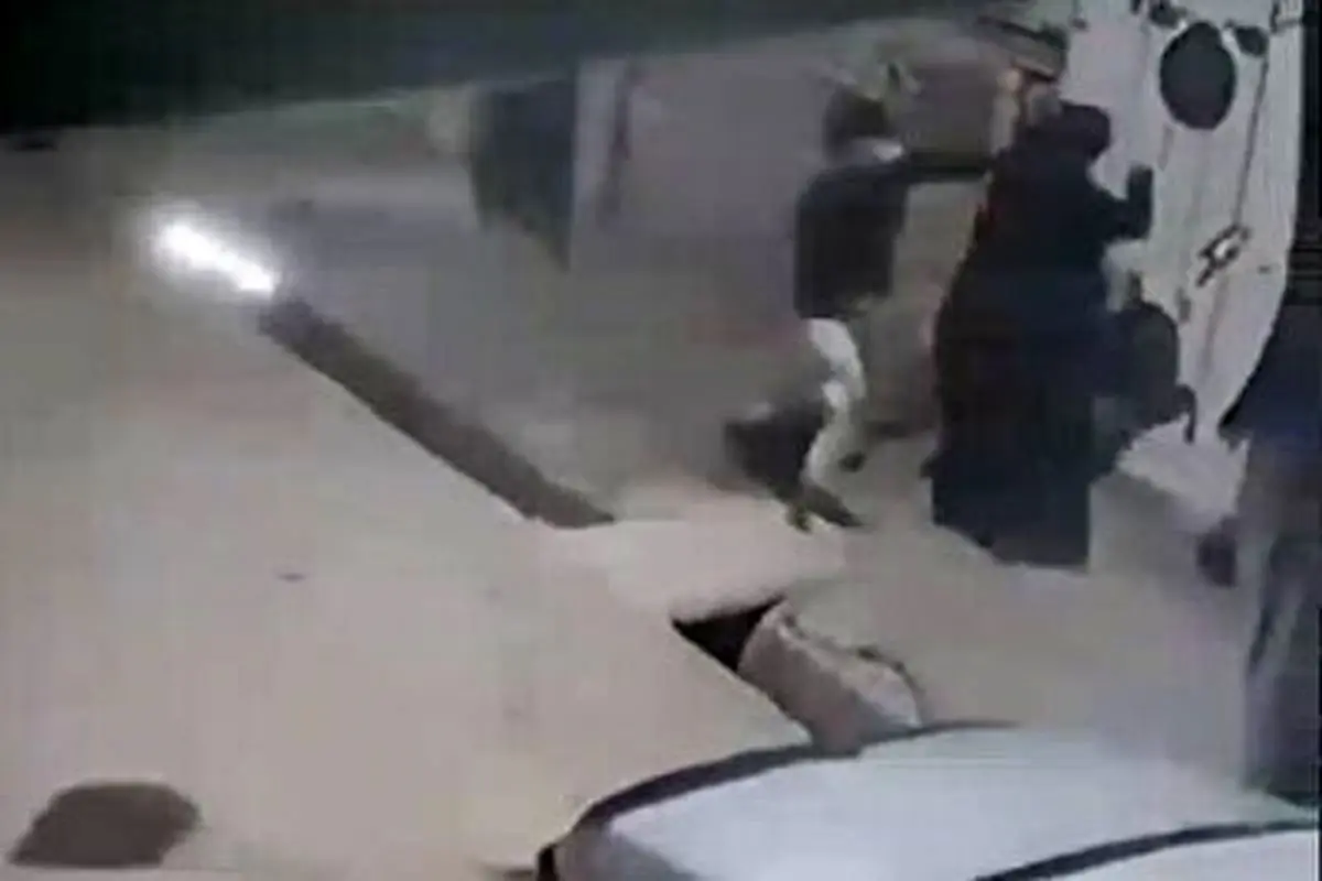 زورگیری وحشیانه سارقین از یک زن در بروجرد/ پلیس: دستگیر شدند+ فیلم