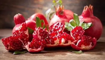 میوه‌ای قرمز که سرشار از ویتامین C است