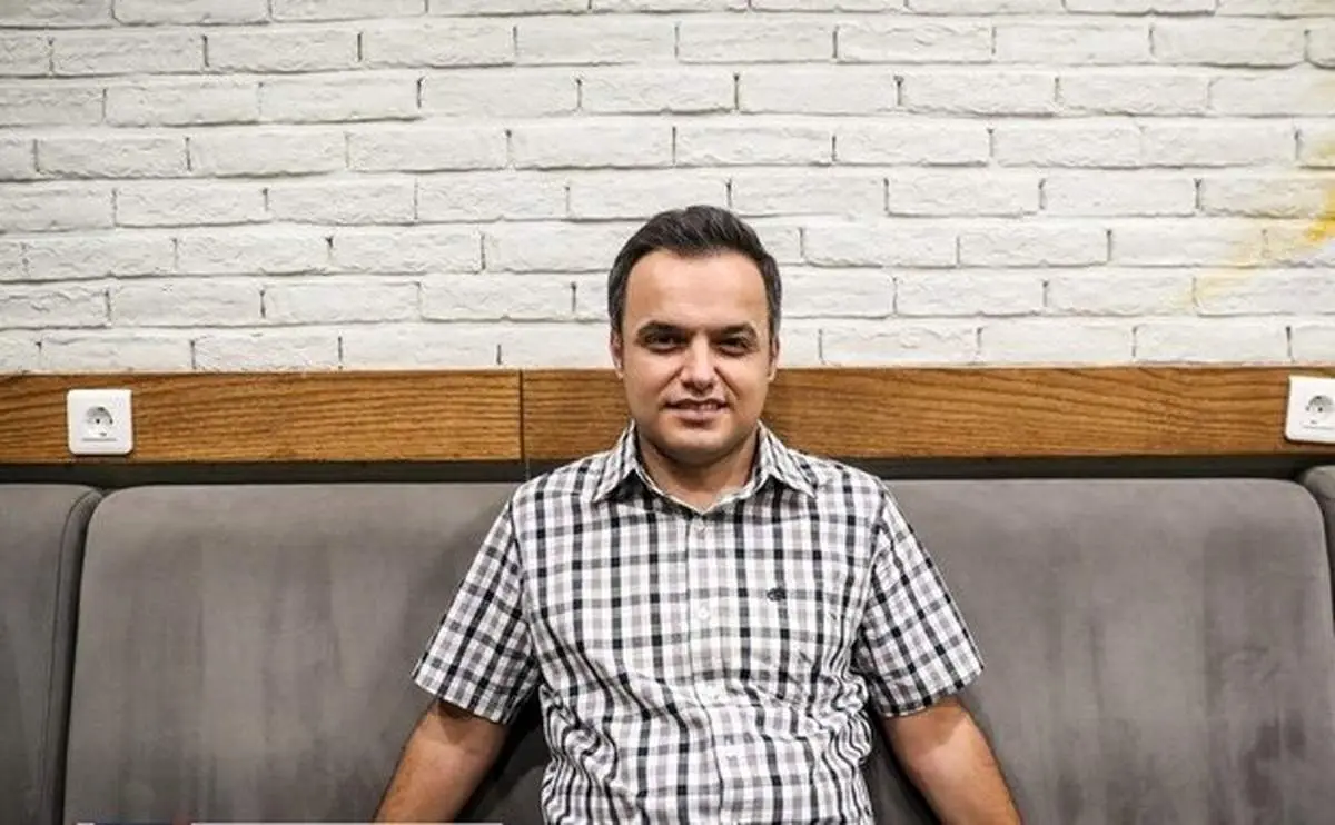 سوتی بامزه مجری برنامه فوتبال ۱۲۰ روی آنتن زنده +فیلم