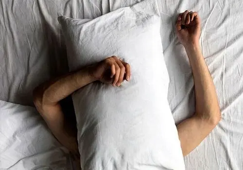 ملاتونین یا منیزیم کدام به بهبود خواب کمک میکند؟