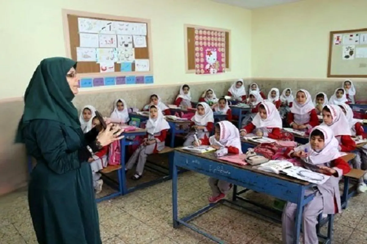 امیرآبادی فراهانی: باید لایحه رتبه بندی معلمان در نیمه دوم سال ۱۴۰۰ اجرایی شود