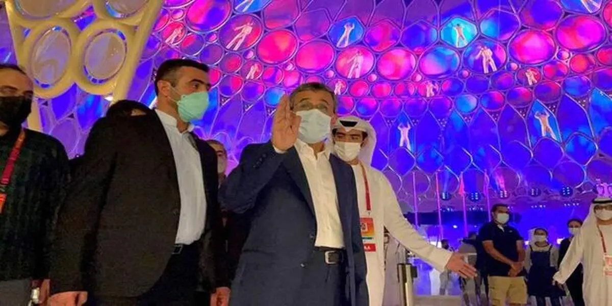 احمدی نژاد روی پاسپورت یادگاری نوشت+عکس
