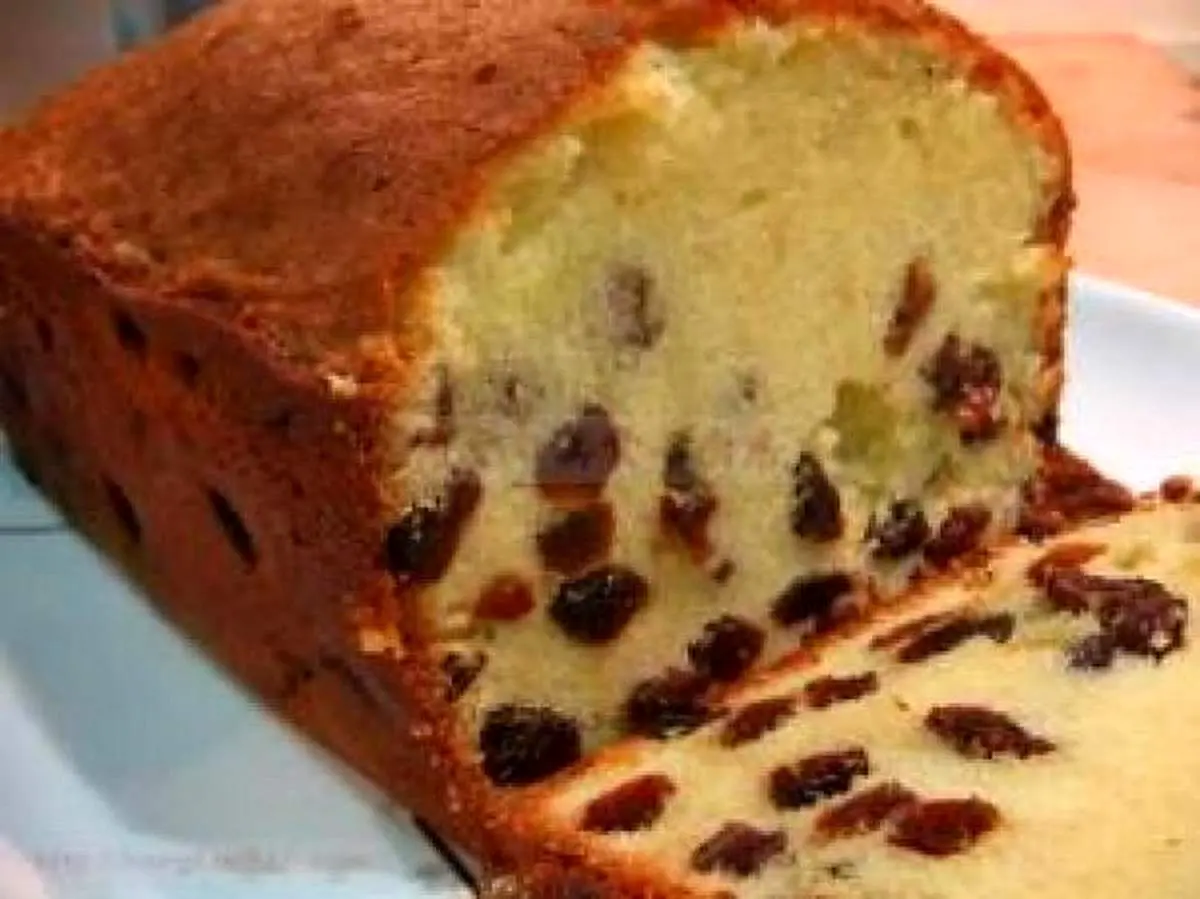 طرز تهیه «کیک کشمشی» ساده و خانگی برای یک عصرانه دلچسب پاییزی