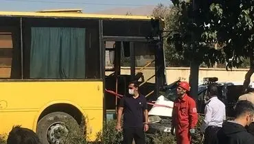 لحظه عجیب برخورد اتوبوس به خودروهای پارک شده در نیشابور + فیلم