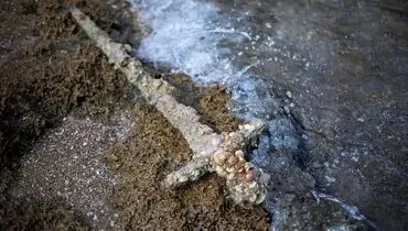 کشف شمشیر ۹۰۰ ساله متعلق به دوران جنگ‌های صلیبی + فیلم