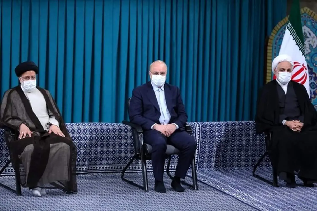 دیدار جمعی از مسئولان نظام و میهمانان کنفرانس وحدت اسلامی با مقام معظم رهبری