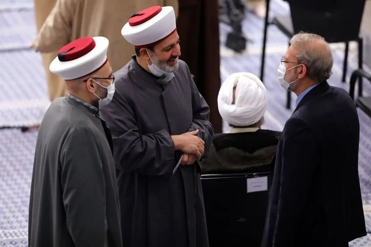 حضور علی لاریجانی در دیدار میهمانان کنفرانس وحدت اسلامی با رهبری