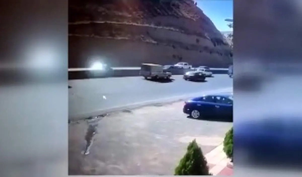 تصادف وحشتناک یک تریلی حملکننده چندین پژو پارس در جاده فسا به شیراز+ فیلم