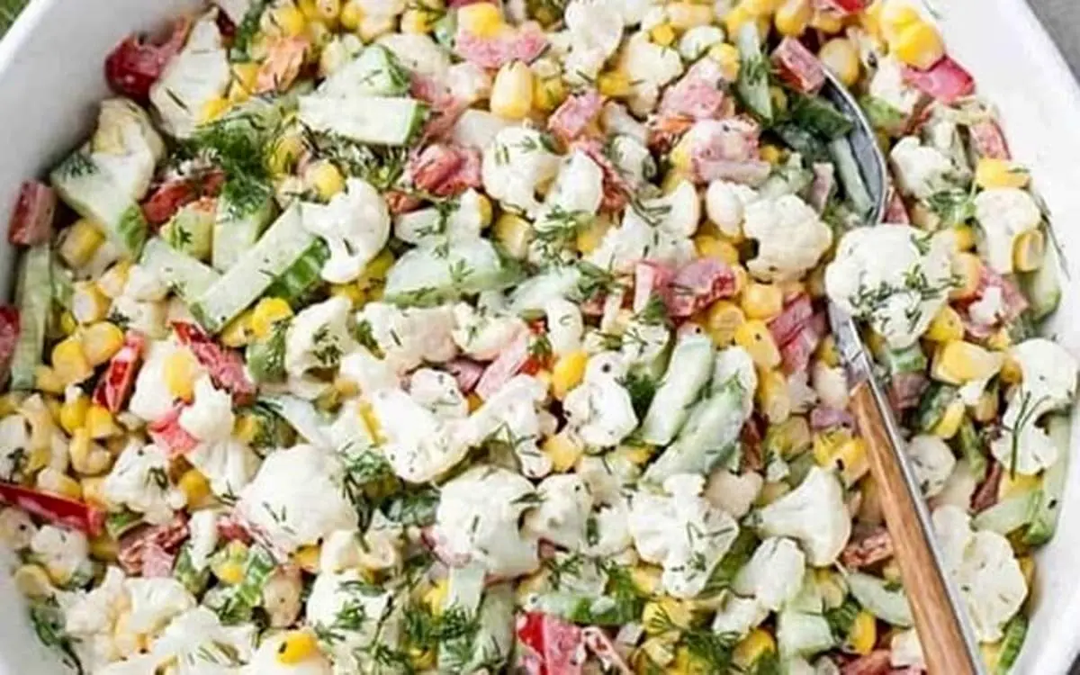 طرز تهیه سالاد گل کلم با پنیر چدار