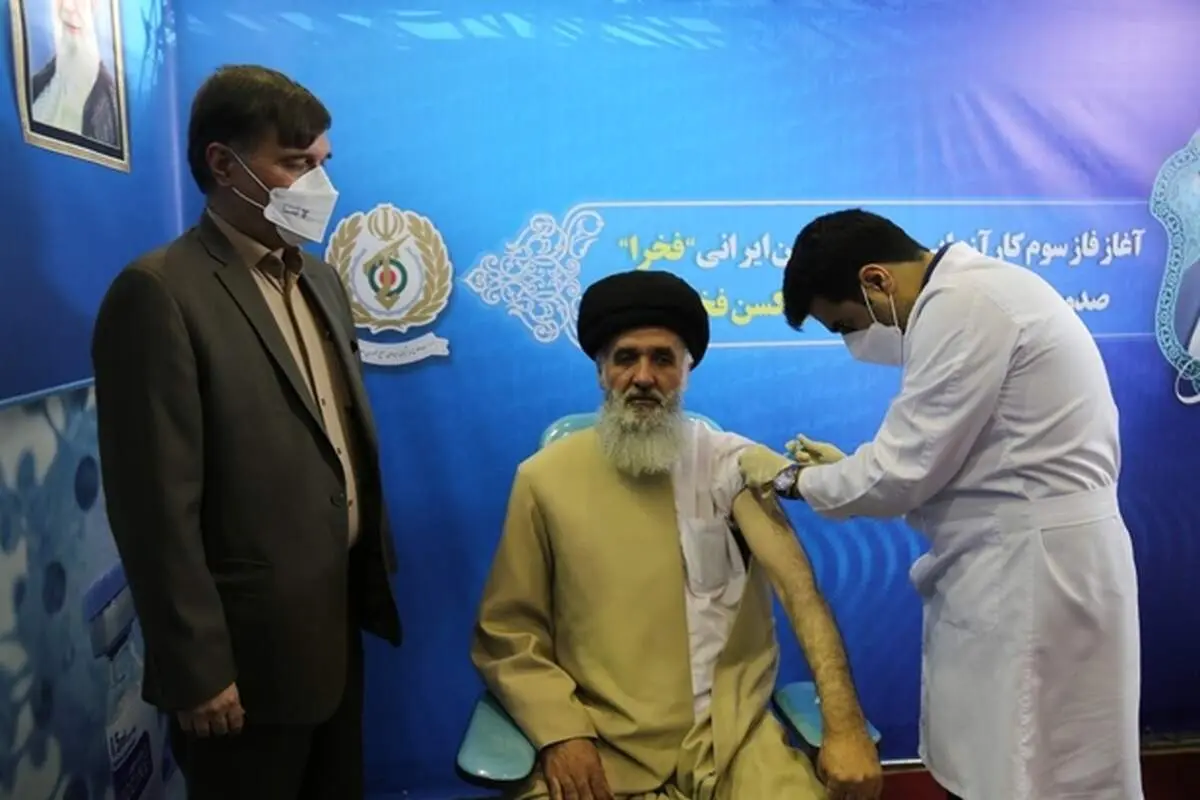 تزریق نخستین دوز واکسن فخرا توسط نماینده ولی فقیه و رئیس سازمان عقیدتی سیاسی وزارت دفاع + فیلم
