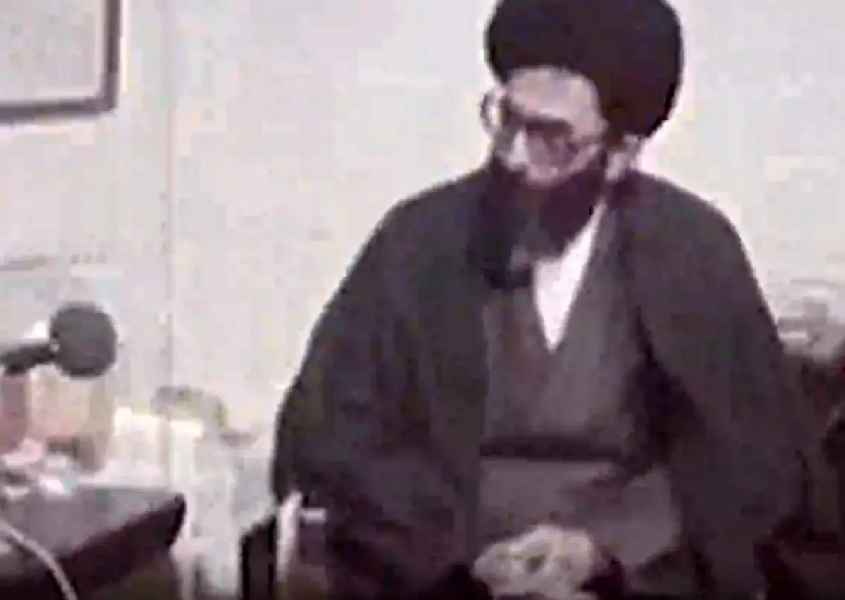 نحوه برخورد آیتالله خامنهای با جاسوسان آمریکایی+ فیلم