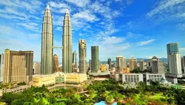 لحظه نفس‌گیر پرش از برج‌های دوقلوی کوالالامپور مالزی + فیلم