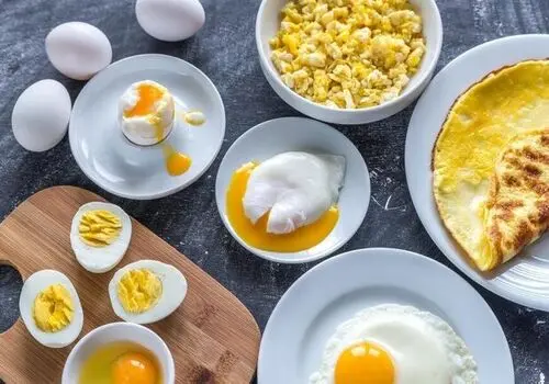 خواص سفیده تخم مرغ برای بدنسازی: منبعی غنی از پروتئین و ویتامین ها
