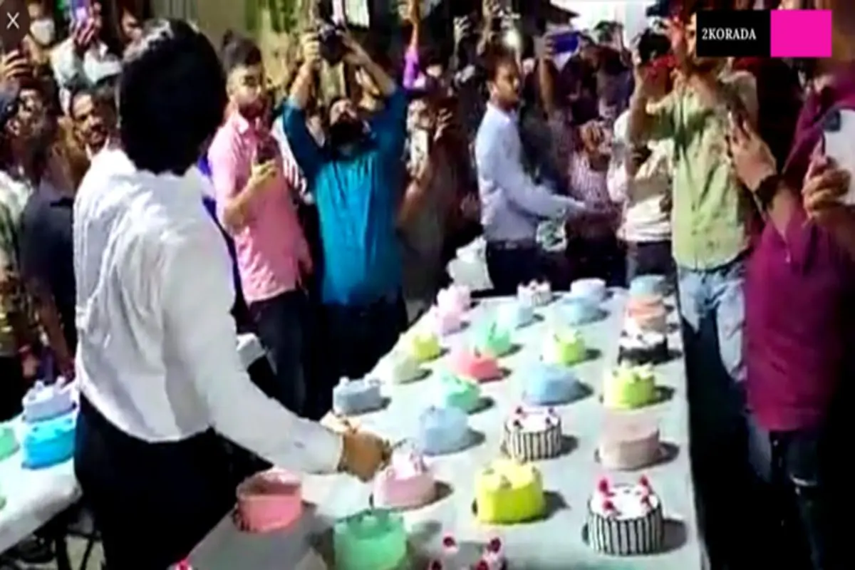جشن تولدی مردی با ۵۵٠ کیک! + فیلم