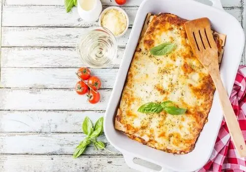 طرز تهیه لازانیای گارفیلدی با خمیر دست‌ساز در سه سوت