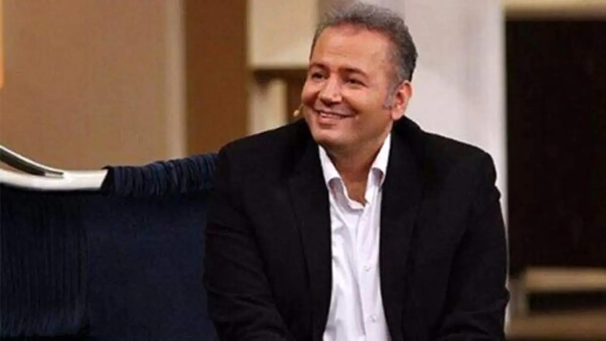 گاف جنجالی آقای مجری جلوی دوربین! + فیلم عذرخواهی زیرکانه