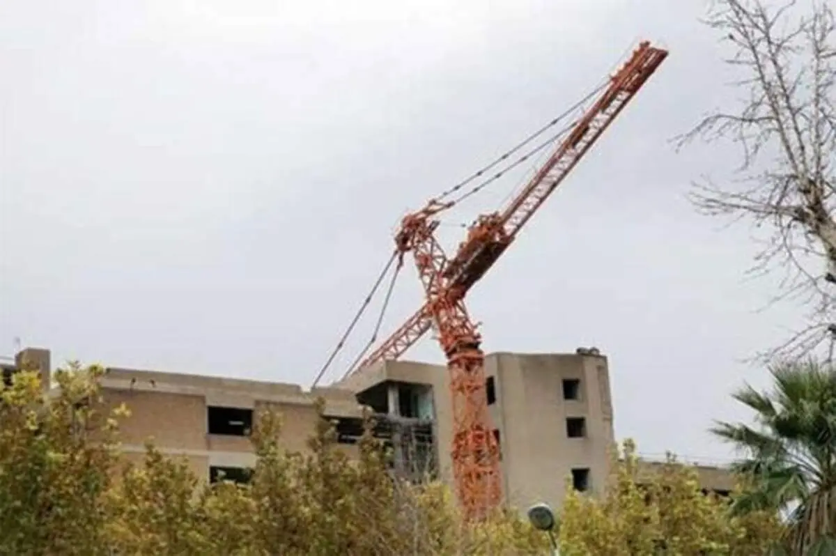 ویدیویی هولناک از سقوط جرثقیل در کارگاه ساختمانی + فیلم