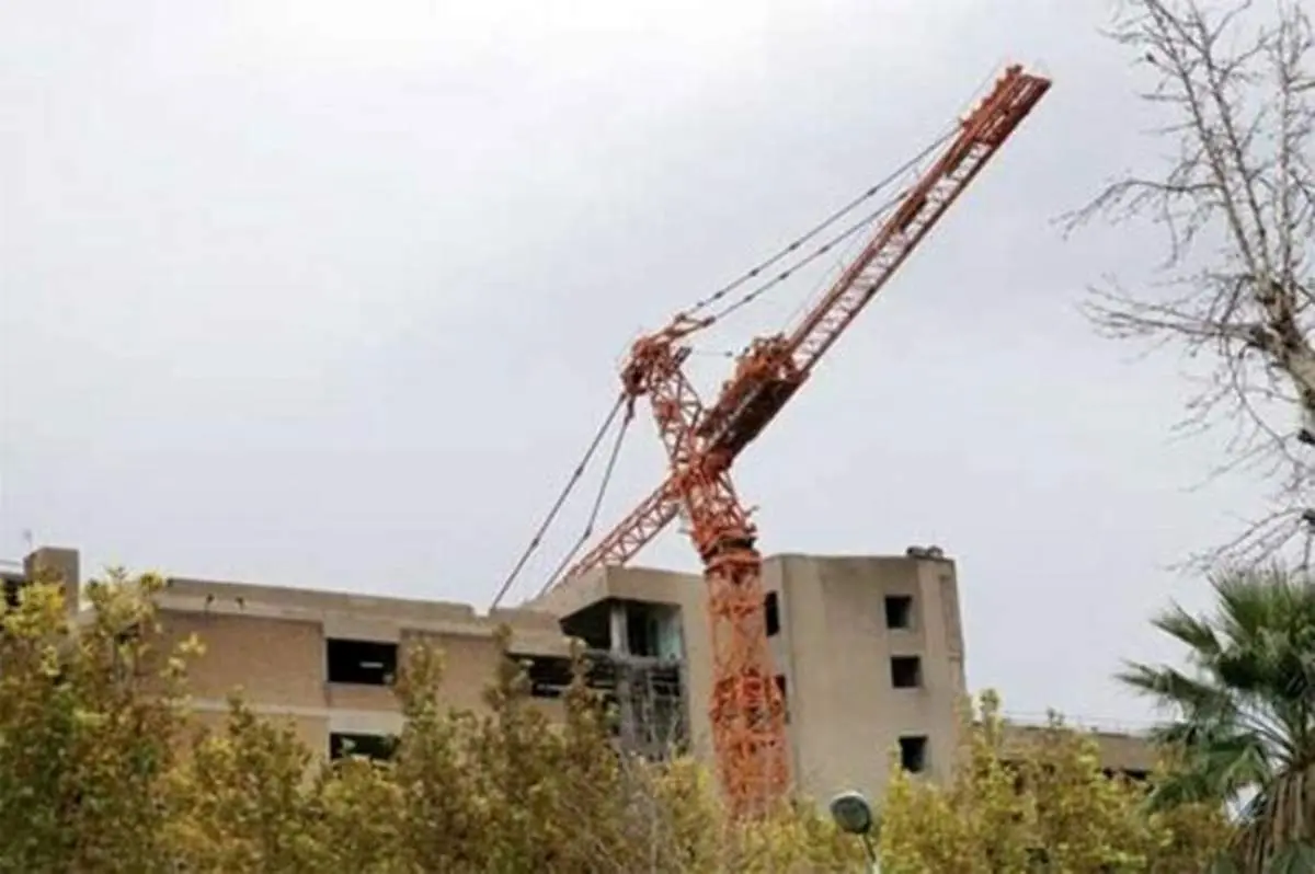 ویدیویی هولناک از سقوط جرثقیل در کارگاه ساختمانی + فیلم