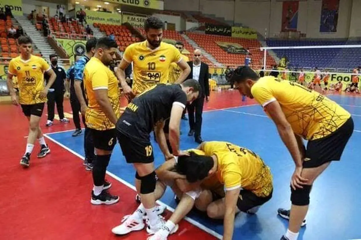 تصویر لحظه دردناک و گریه شدید ستاره والیبال ایران روی خط سرویس