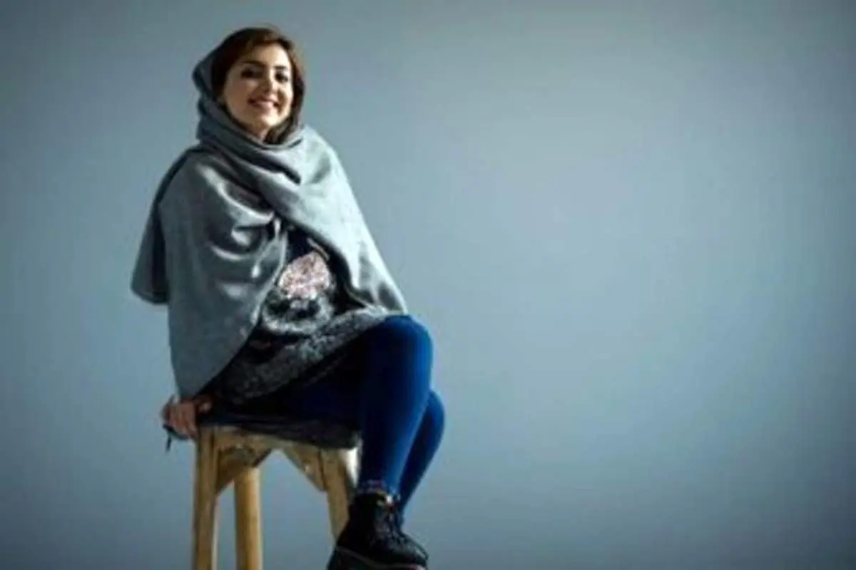 رقص گل های داوودی در دستان زیبا کرمعلی+ عکس