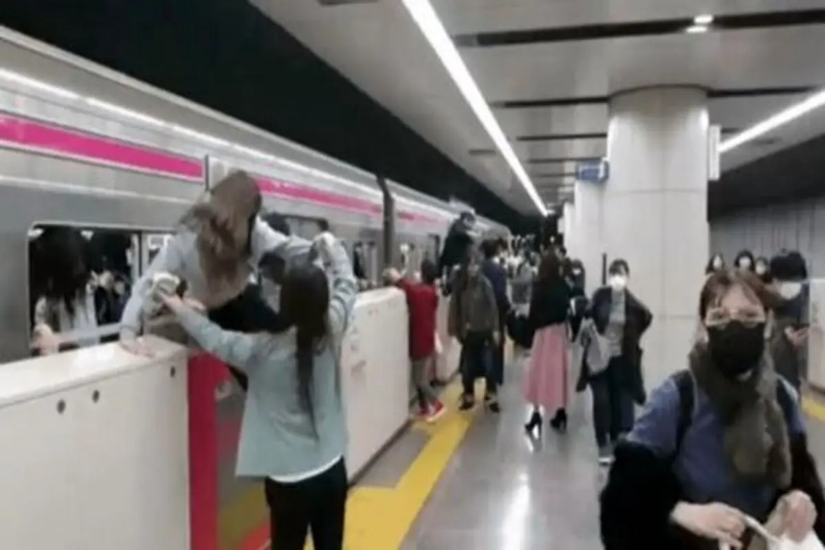 آتش زدن واگن مترو در حال حرکت در توکیو +فیلم