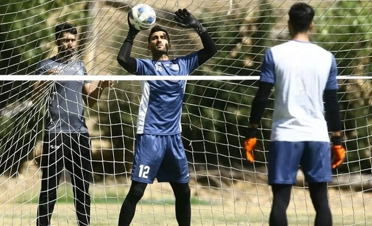 فولاد به دنبال گلر جنجالی استقلال