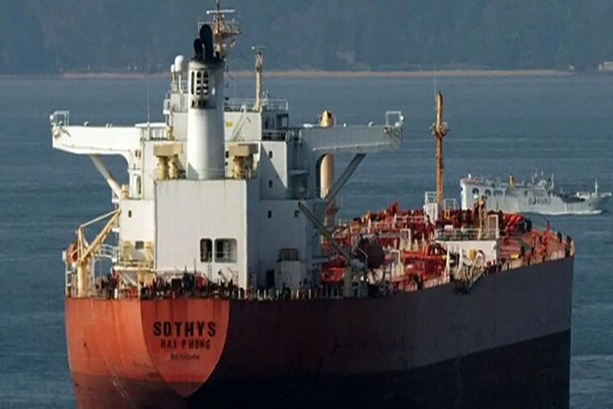 دریادار تنگسیری: ناوهای آمریکایی در اطراف نفتکش حامل نفت ایران آرایش جنگی گرفتند/ سرلشکر سلامی: نیروی دریایی سپاه در دریای عمان نشان داد ابهت دشمن پوشالی است