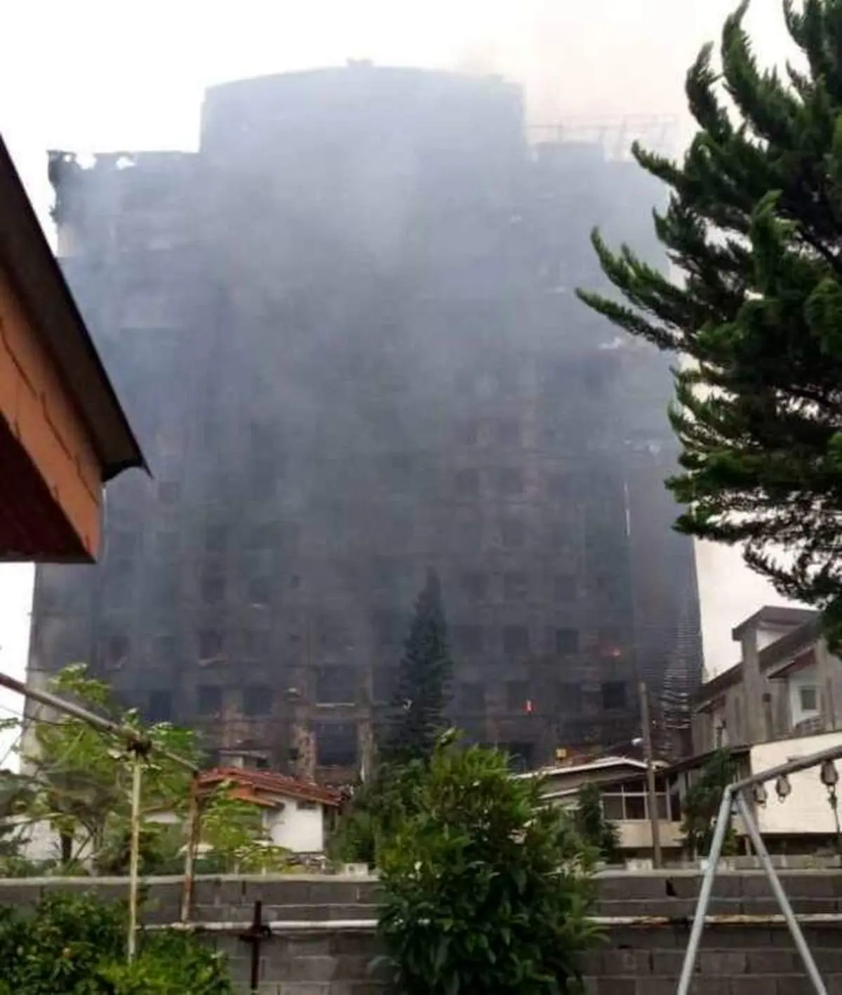 جزییات جدید از آتش سوزی در برج ۱۷ طبقه + فیلم