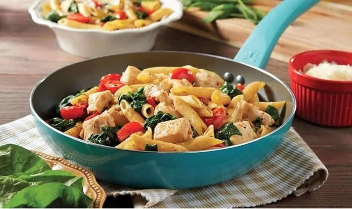 3 طرز تهیه پاستا پنه چیکن آلفردو رستورانی با مرغ و سس آلفردو