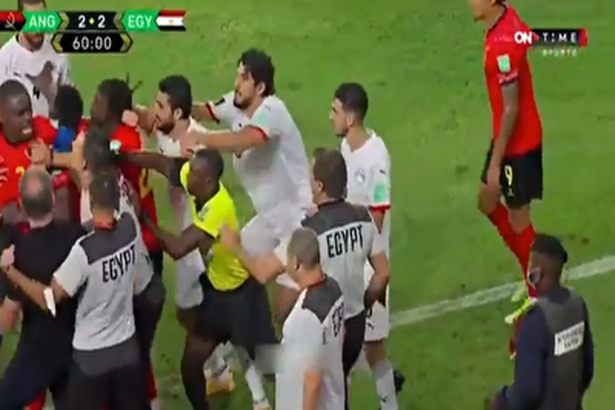 حمله بازیکن آنگولا به کارلوس کی‌روش!+ فیلم