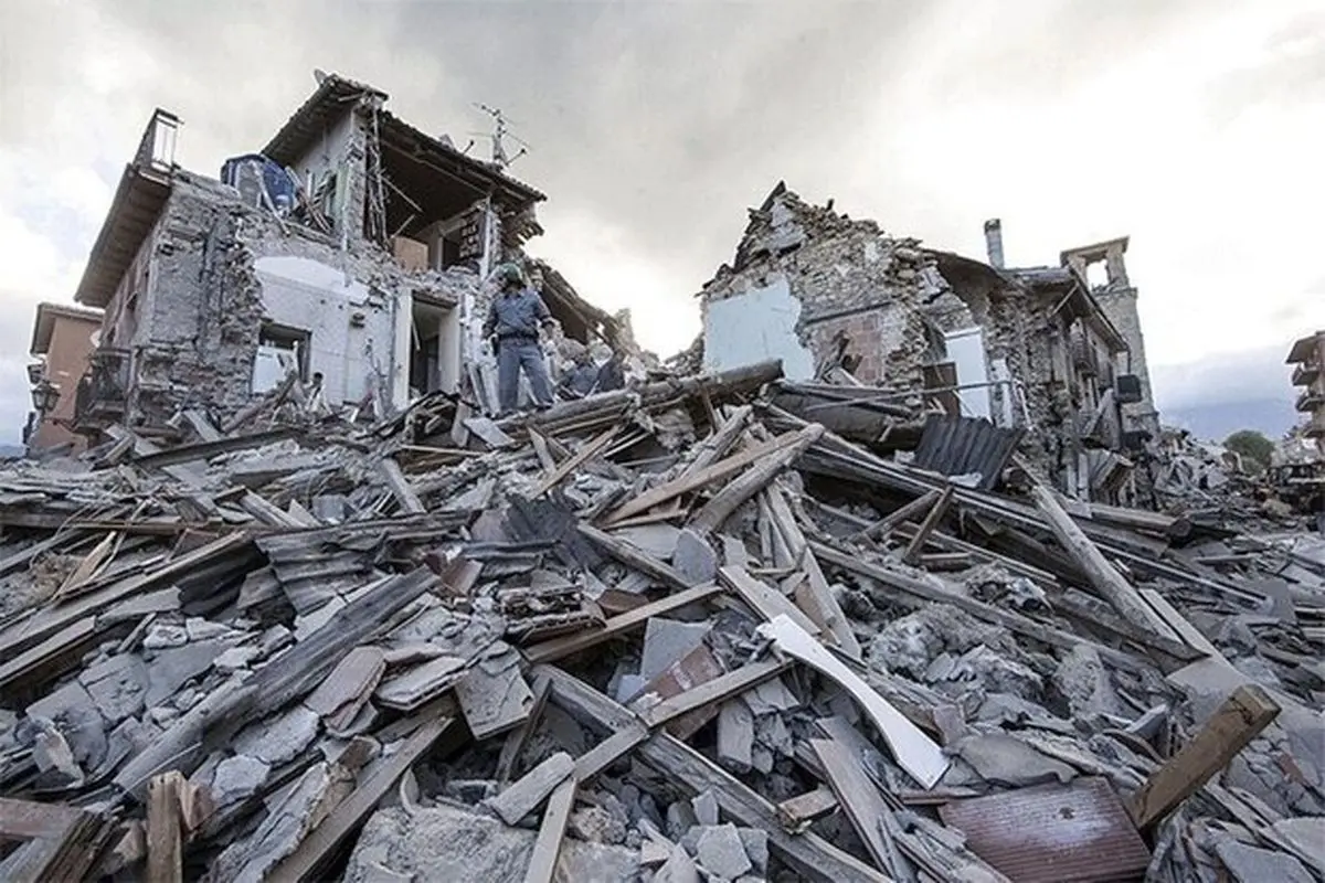 اولین تصاویر از زلزله شدید بندرعباس؛ ترس مردم و حضور در خیابان + فیلم