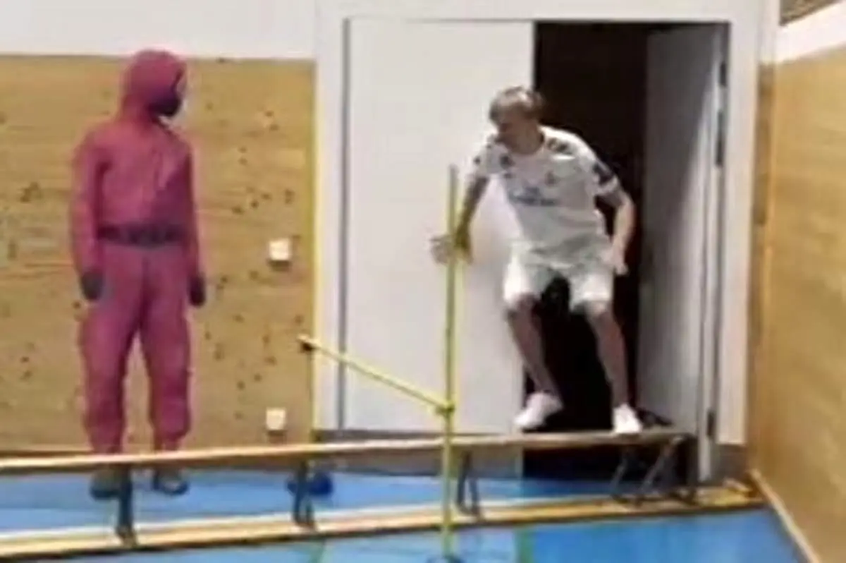 تمرین کردن قهرمان جهان به سبک سریال «بازی مرکب» + فیلم