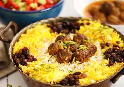 طرز تهیه رشته‌پلو یلدایی؛ سفره‌ای با نماد خیر و برکت

