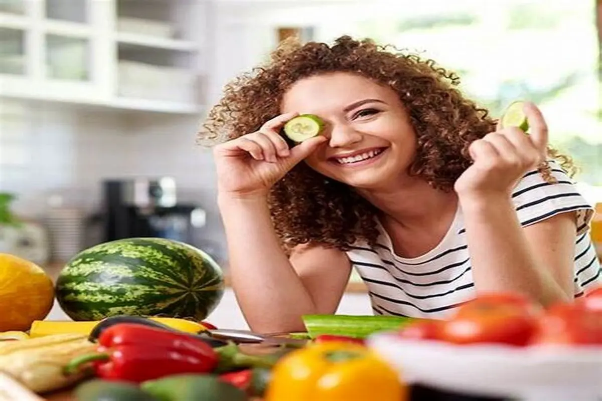 مصرف میوه و سبزیجات و ورزش میتواند شما را خوشحالتر کند.
